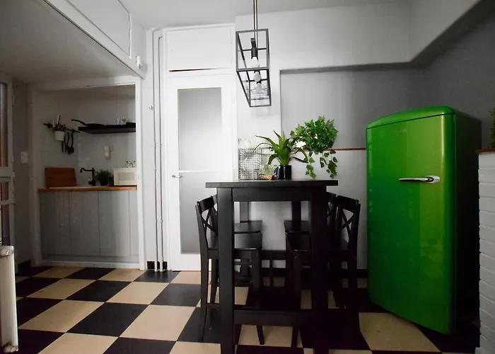 Standard By Hi5 - Regiposta 13 * בודפשט